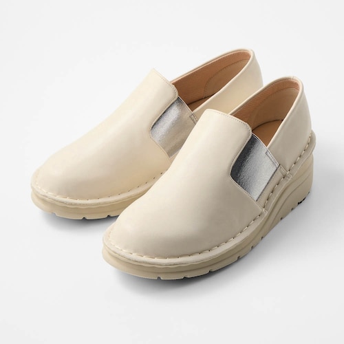 【返品送料無料】 ※ハネカルふわふわスリッポン【軽量】