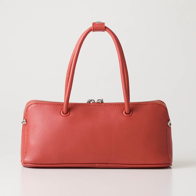 トレンド感のある横長バッグ