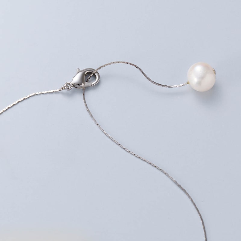 留め具にも淡水パールを使用