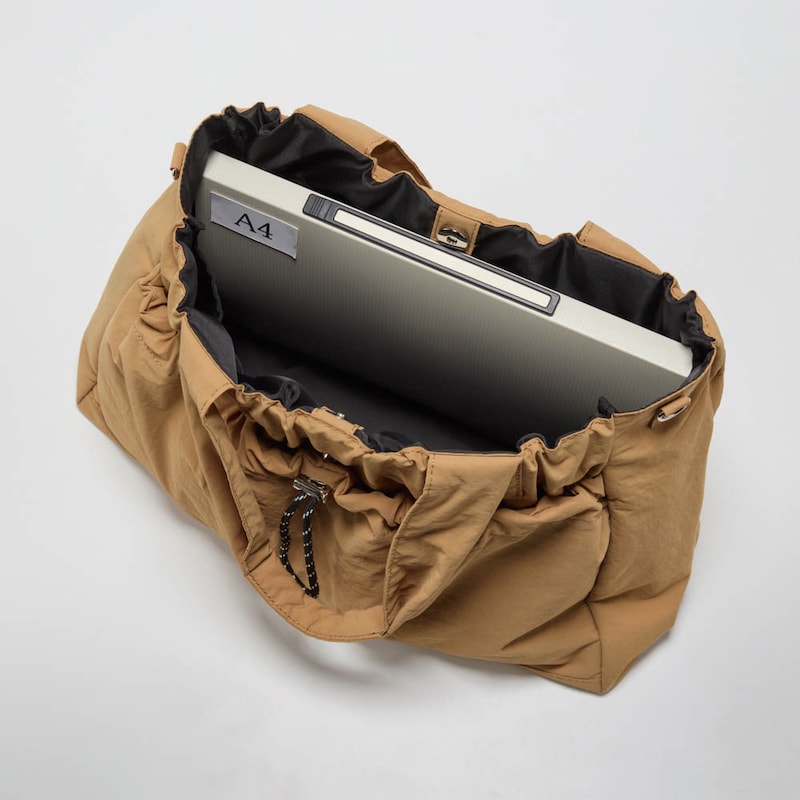 A4サイズが収納可能で仕事用にもぴったり