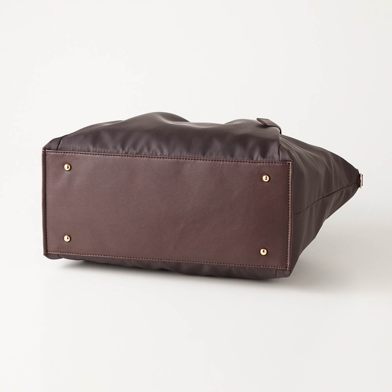 底びょう付きで床置きもOK