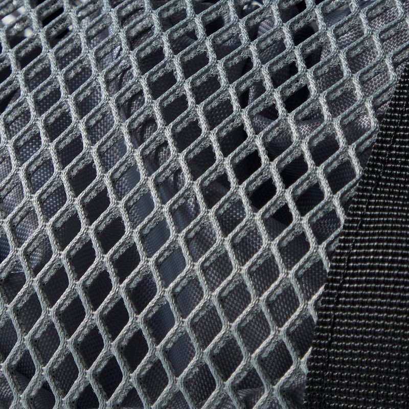 ハリのあるメッシュ素材