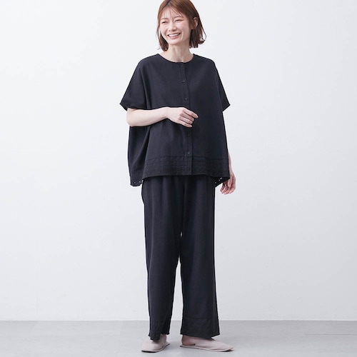 刺繍レースをあしらった大人のコットンセットアップ