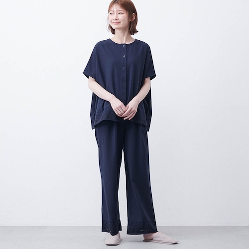 刺繍レースをあしらった大人のコットンセットアップ