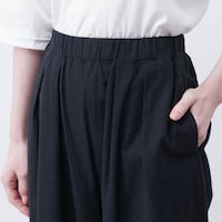 ウエストは総ゴム仕様でらくちん＆両脇には便利なポケット付き