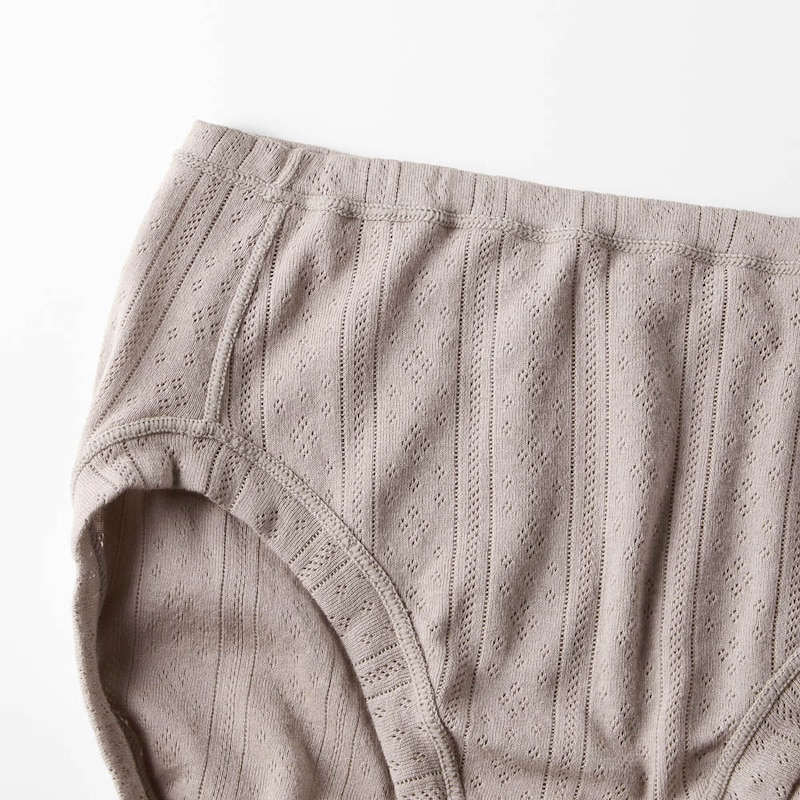 肌に触れる部分の縫い目は全て外側だからごろつき感も軽減（外側）