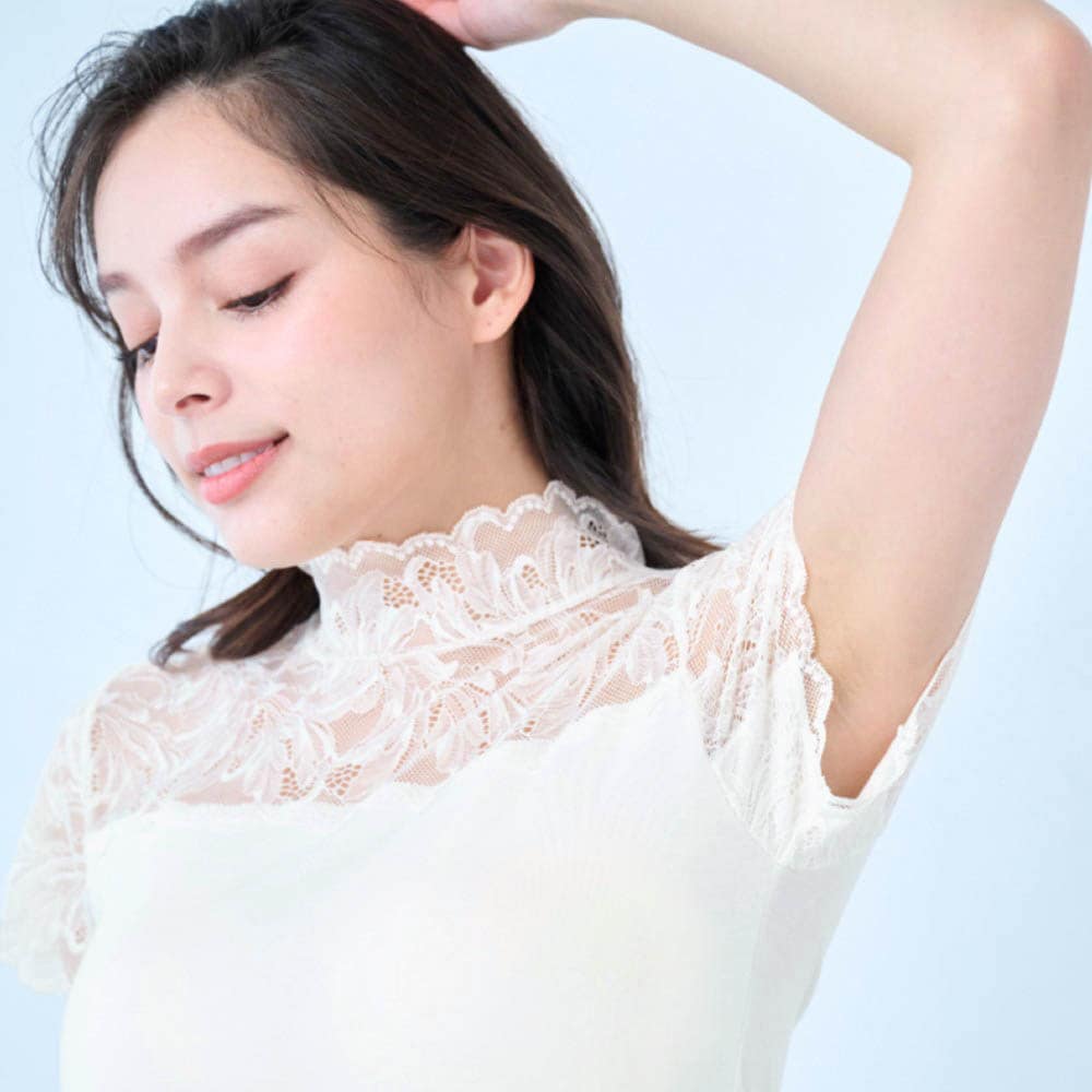 袖下には小さな脇汗パッド付きで汗ジミもフォロー