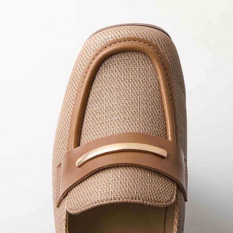 プレート使いが小粋なデザイン