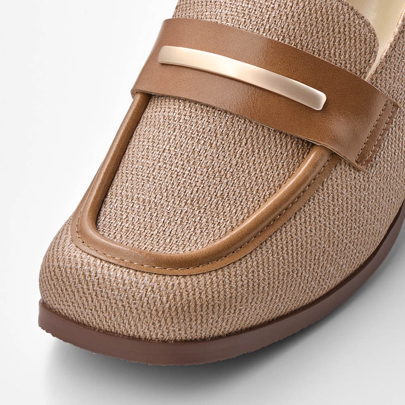 たすきのプレートで今年らしさを演出