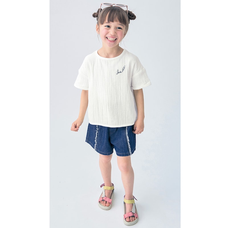 オフホワイト／モデル身長111cm・サイズ110