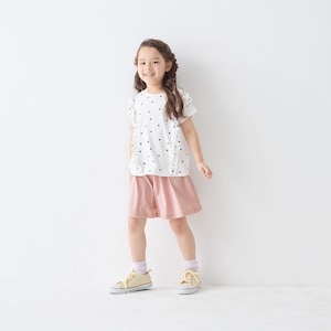 オフホワイトハート／モデル身長107cm・サイズ110