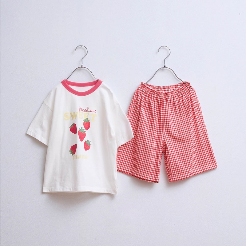 オフホワイト（ストロベリー） ※こちらの画像が最も近いお色味です。