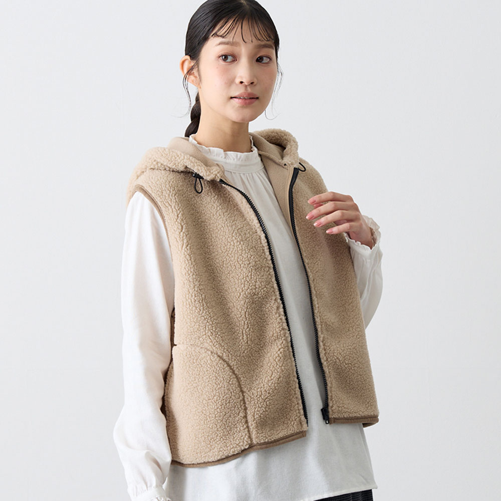 【プリュスボルメ/+borme】もこもこで暖かそうなフード付きボアベスト