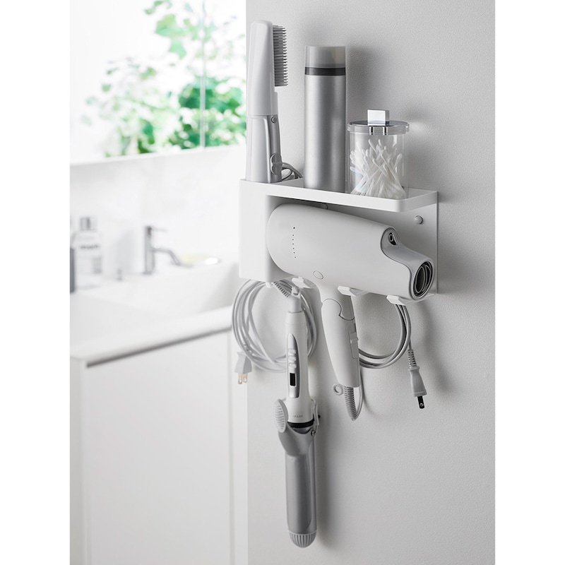 引っ掛けて収納するので、様々な形のドライヤーやヘアーアイロンに対応