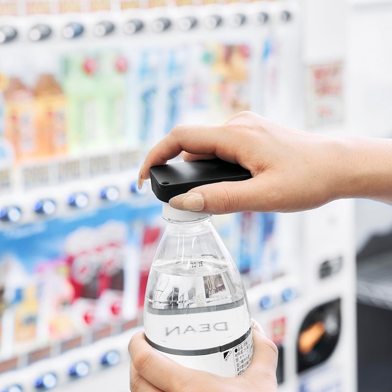 一人で開けるのが難しいお子さまや高齢者、ネイルをしている方にも