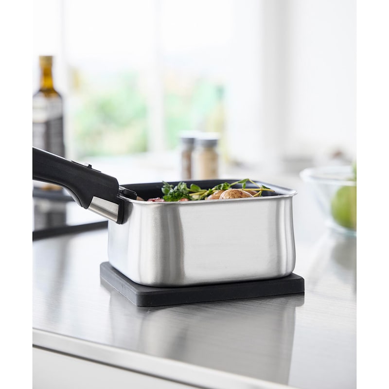 高温の鍋などから調理台やテーブルを守ります