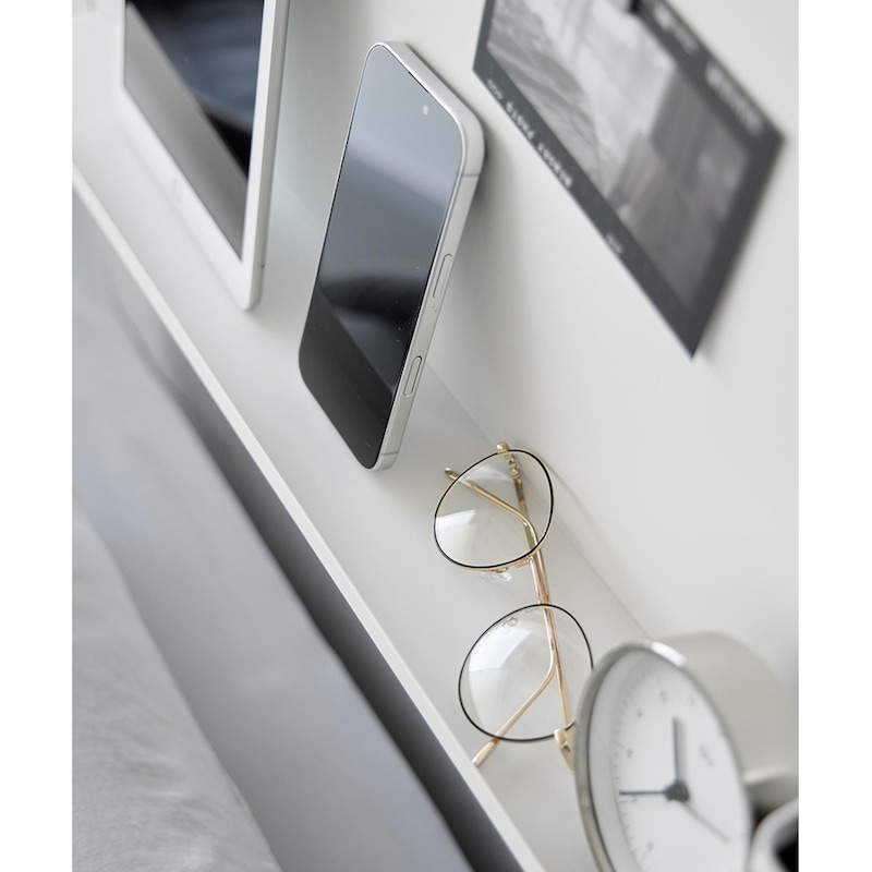 小物が置ける便利なキズ防止マット付きトレー