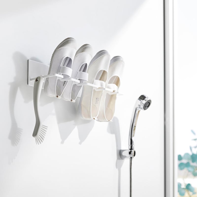 洗った上履き干しに便利なシューズハンガー