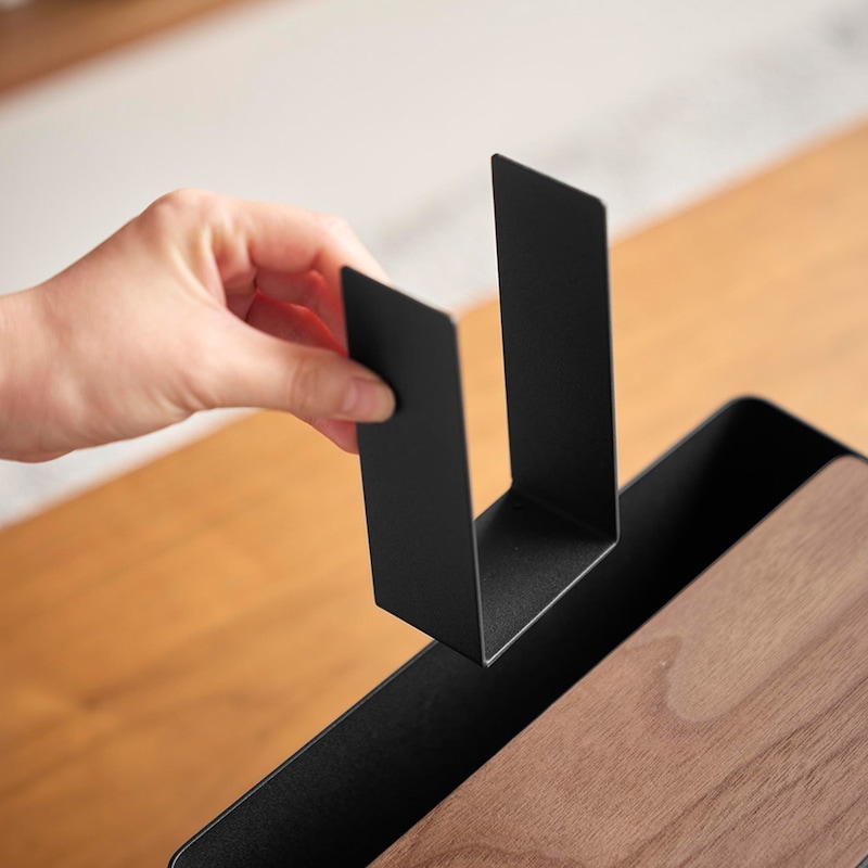 コの字型の仕切りはマグネット式で、お好みの位置に動かせます