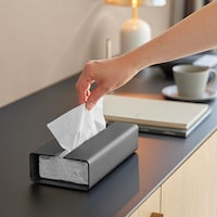 ストッパーが付いているので、ティッシュペーパーがずれたり飛び出したりしにくい構造です