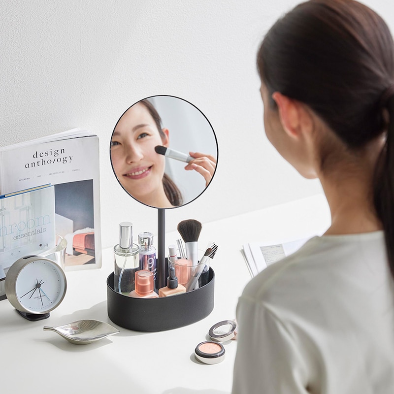 大きめのミラーでお顔全体が映り、朝のメイクもスムーズに