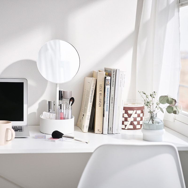 土台と支柱の固定位置を変え90度回すことで狭い場所でもスリムに使うことができます