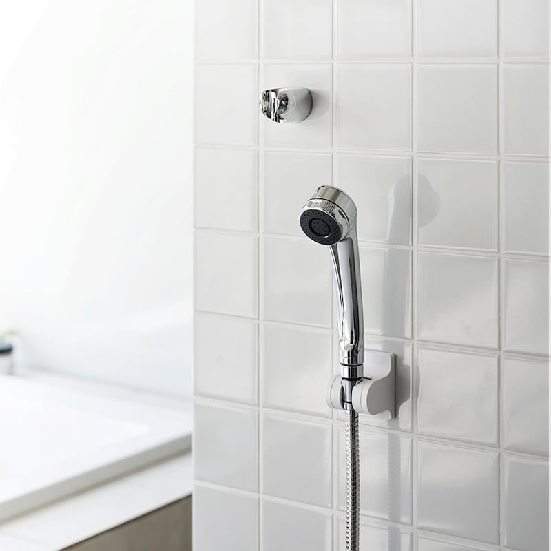 フィルムフックでタイル面にも設置可能