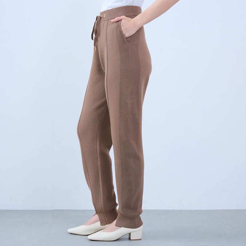 モデル身長168cm／M ※写真は撮影用のため股下+6cmになります。