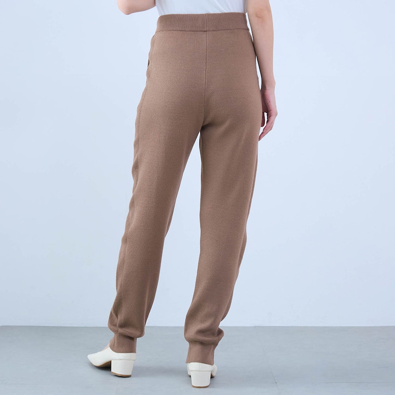 モデル身長168cm／M ※写真は撮影用のため股下+6cmになります。