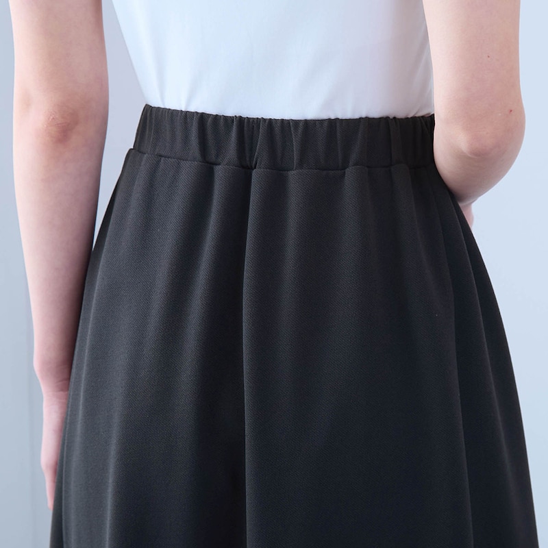 ウエストは後ろゴムではきやすく着心地ラクちん