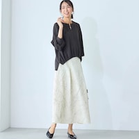 モデル身長169cm／M ※トップスのみ着用