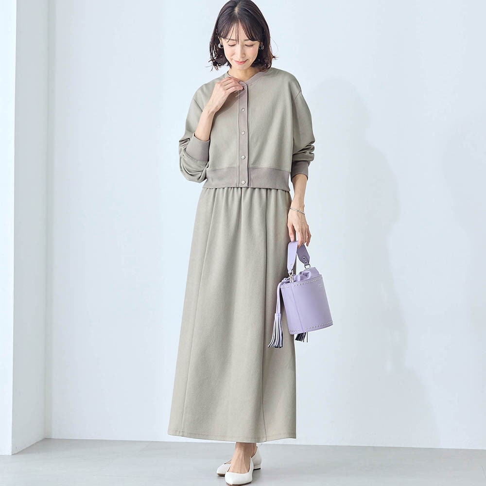 モデル身長169cm／M ※写真は撮影用のため総丈+6cmになります。