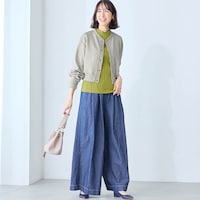 モデル身長169cm／M ※トップスのみ着用