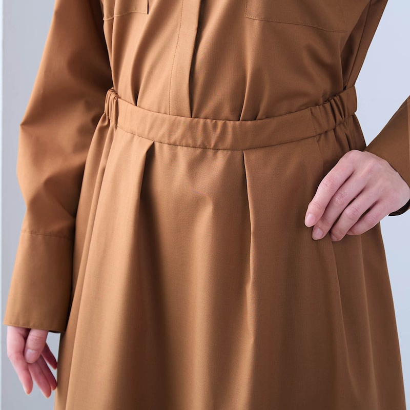 前裾はウエストインでもアウトでも着やすいデザイン