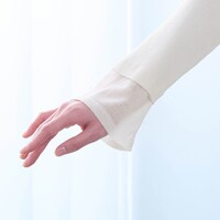 袖もレイヤード風アレンジでプルオーバーとしてもカーデとしても活躍
