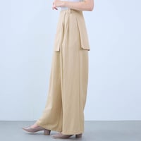モデル身長168cm／M ※写真は撮影用のため股下+6cmになります。
