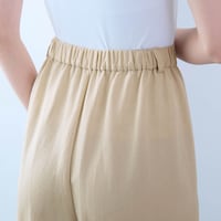ウエストは後ろゴムではきやすく着心地ラクちん