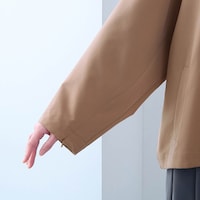 ファスナーを閉めてコートとしての着こなしも
