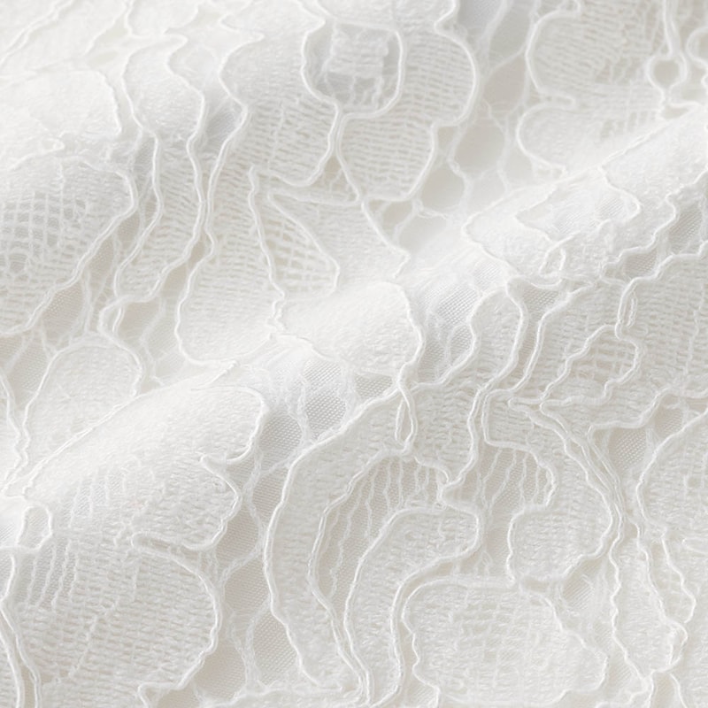 透けが控えめな花柄レース