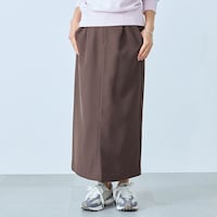 カーキ
