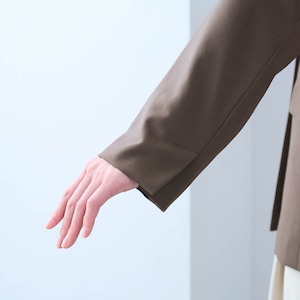 袖口はベンツ仕様で折り返しても着用可能