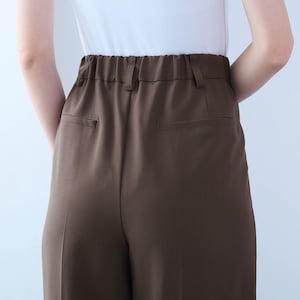ウエストは後ろゴムではきやすく着心地ラクちん