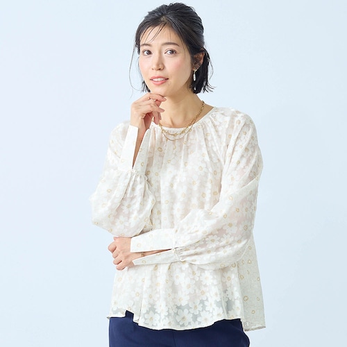 シアー感のあるオパールプリントブラウス