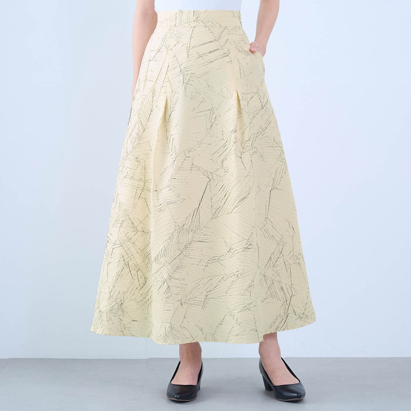 モデル身長168cm／M ※写真は撮影用のため総丈+6cmになります。