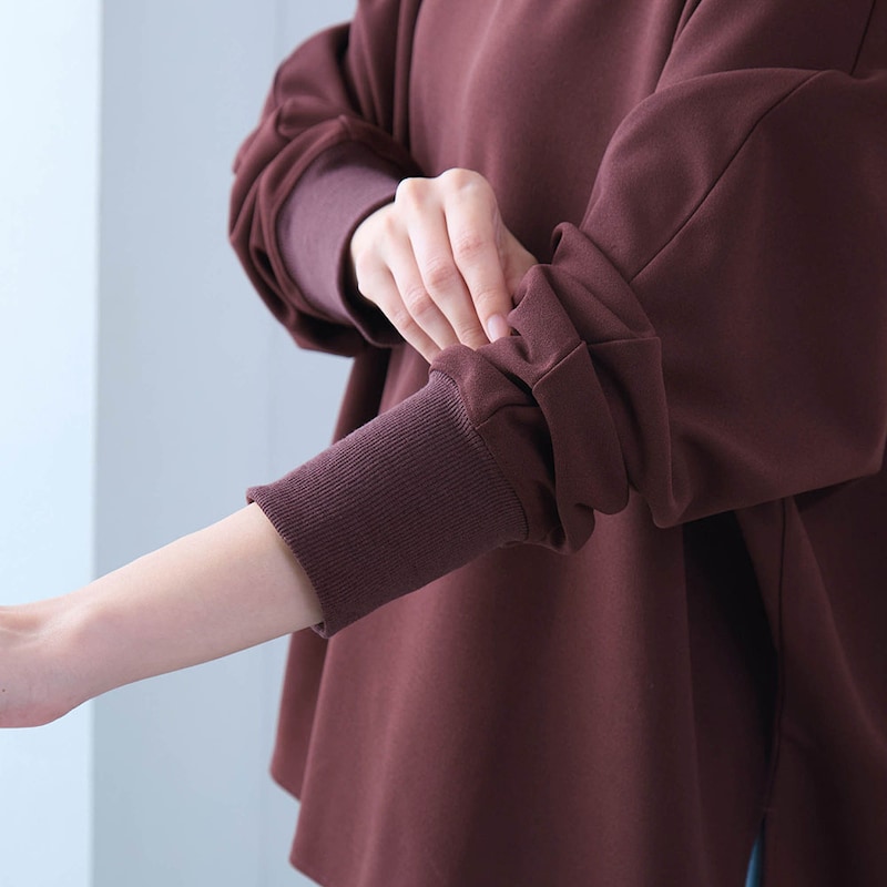 袖口はたくし上げしやすいリブデザイン