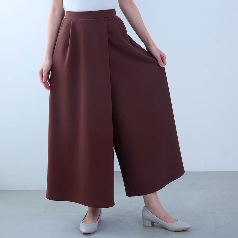 お腹まわりをほどよくカバーするラップ風デザイン