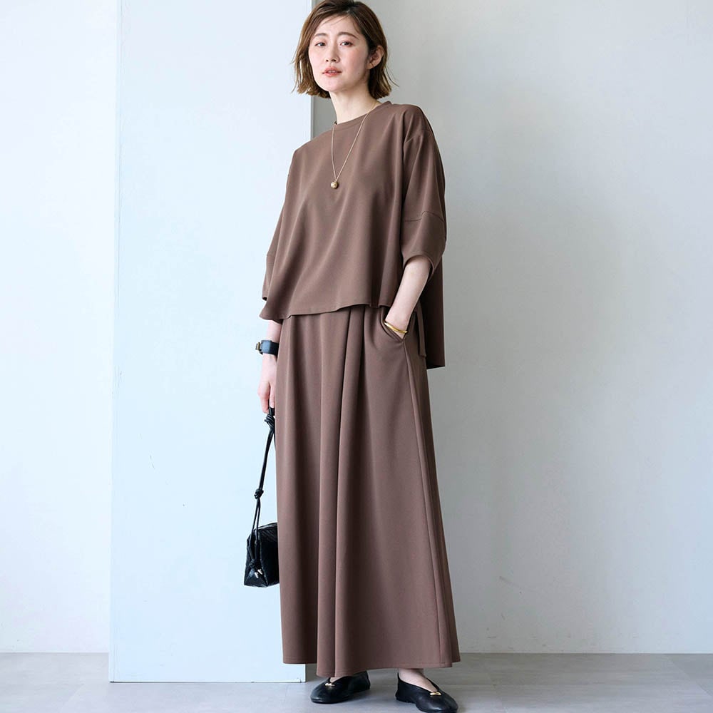 モデル身長166cm／M ※写真は撮影用のため股下+6cmになります。