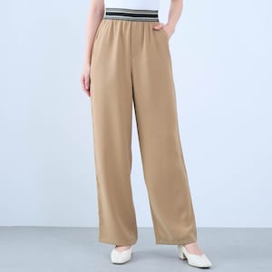 モデル身長168cm／M ※写真は撮影用のため股下+6cmになります。