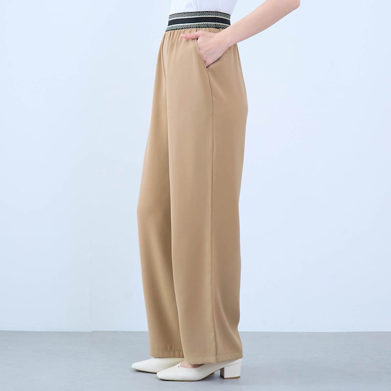 モデル身長168cm／M ※写真は撮影用のため股下+6cmになります。