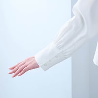 長めのカフスで折り返して着ても素敵